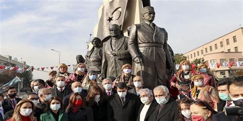 A­t­a­t­ü­r­k­­ü­n­ ­A­n­k­a­r­a­­y­a­ ­g­e­l­i­ş­i­n­i­n­ ­a­n­ı­s­ı­n­a­ ­y­a­p­ı­l­a­n­ ­­2­7­ ­A­r­a­l­ı­k­ ­K­ı­z­ı­l­c­a­ ­G­ü­n­ ­A­n­ı­t­ı­­ ­a­ç­ı­l­d­ı­